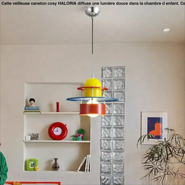 Suspension luminaire retro vintage avec coupe jaune, anneaux rouge et bleu, fixation plafond métallique argentée pour présence douce