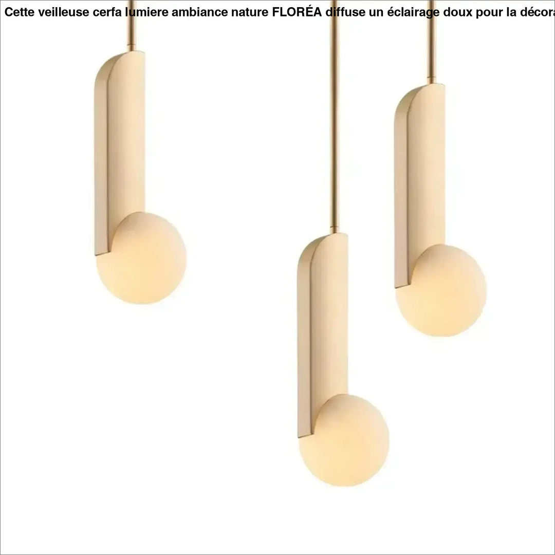 Suspension design dorée minimaliste avec boule en verre