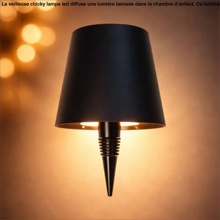 Lampe winny murale noire mate avec abat-jour conique et base nervurée pour une ambiance vintage rétro chic