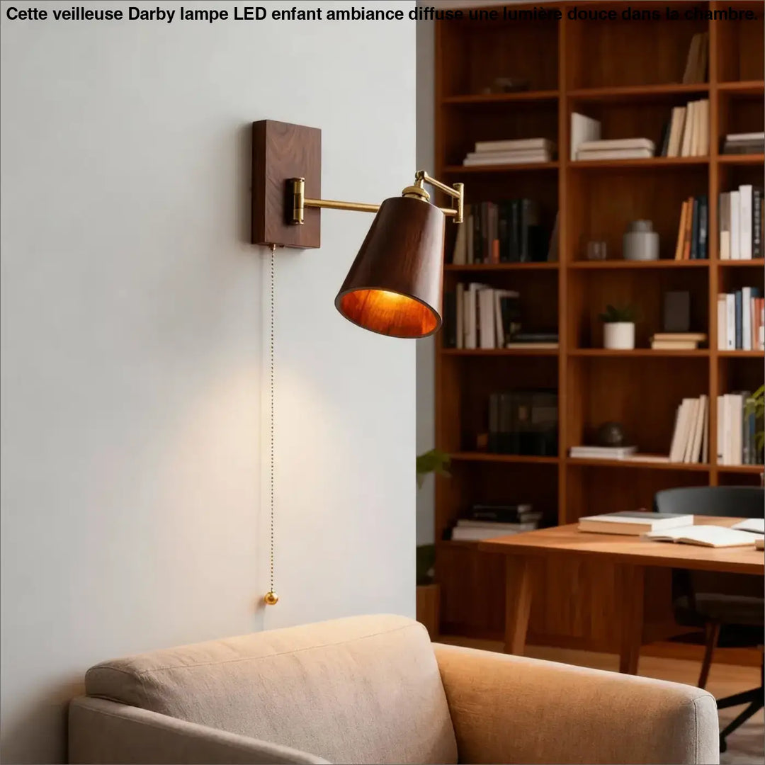Applique murale design en bois et laiton avec bras orientable élégant