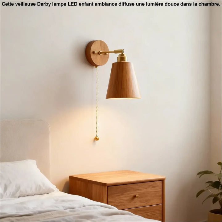 Applique murale design en bois et laiton avec bras orientable élégant