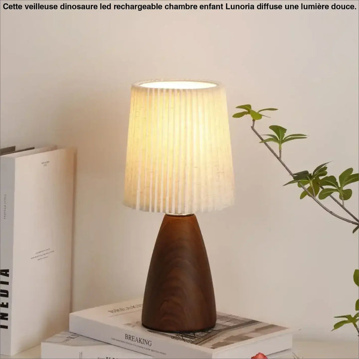 Lampe de table en tissu plisse avec base en bois chic