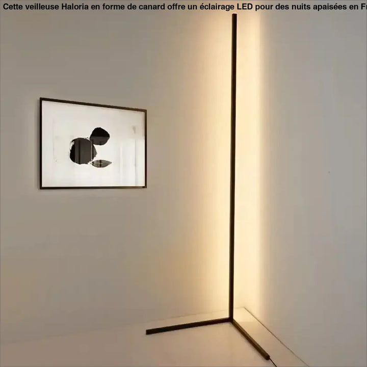 Lampadaire led cyber avec cadre métallique noir élégant et éclairage led smart diffus et chaleureux le long de sa hauteur