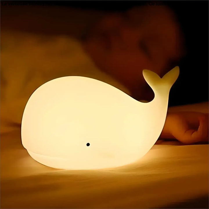 Veilleuse flammy led chambre d’enfant en forme de baleine blanche douce avec design arrondi et œil noir subtil
