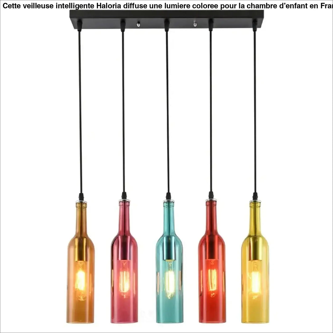 Suspension luminaire bouteille colorée avec cinq teintes distinctes en verre suspendue à une barre en métal noir