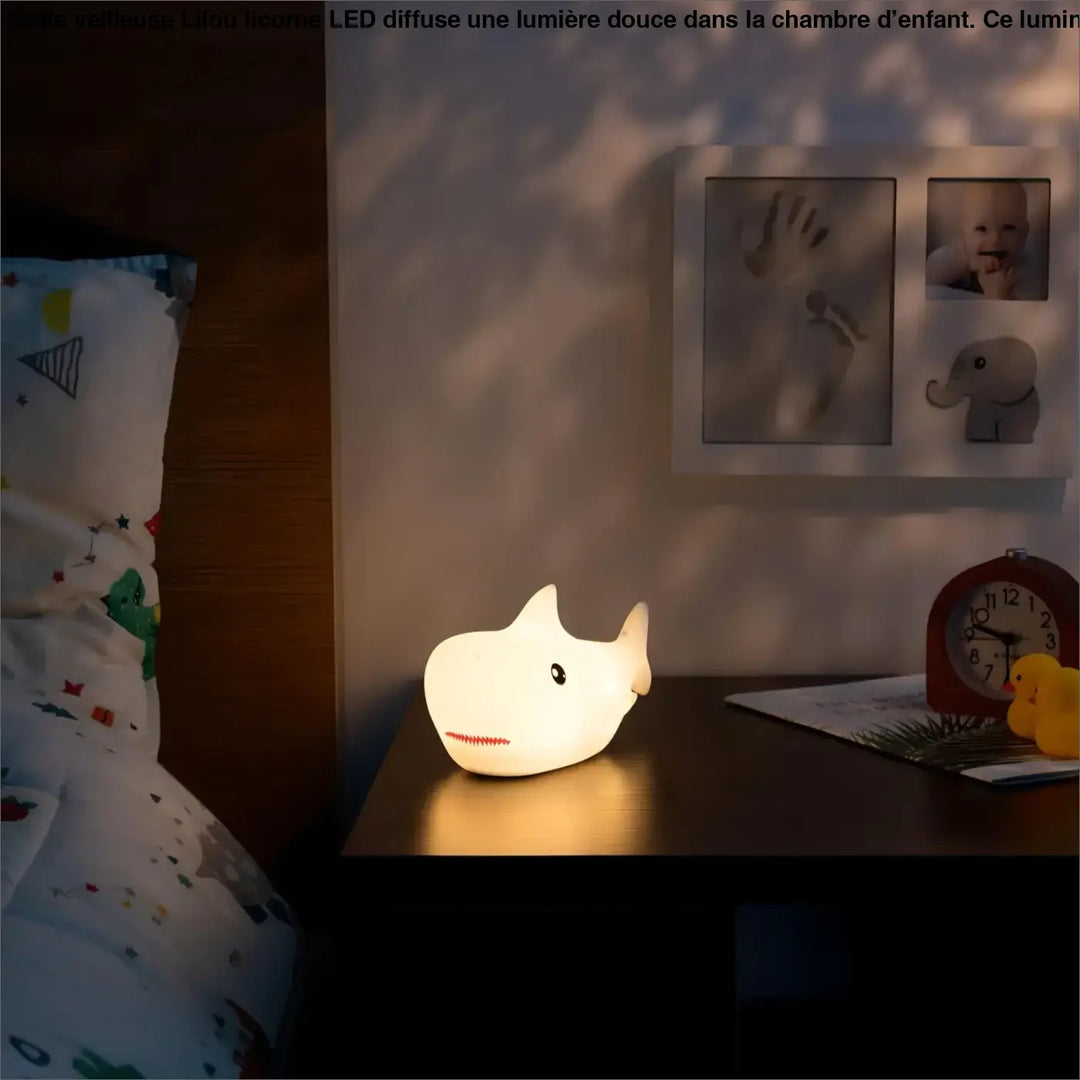 Veilleuse lilou licorne led chambre d’enfant en forme de requin blanc doux avec un léger éclairage et un œil noir simple