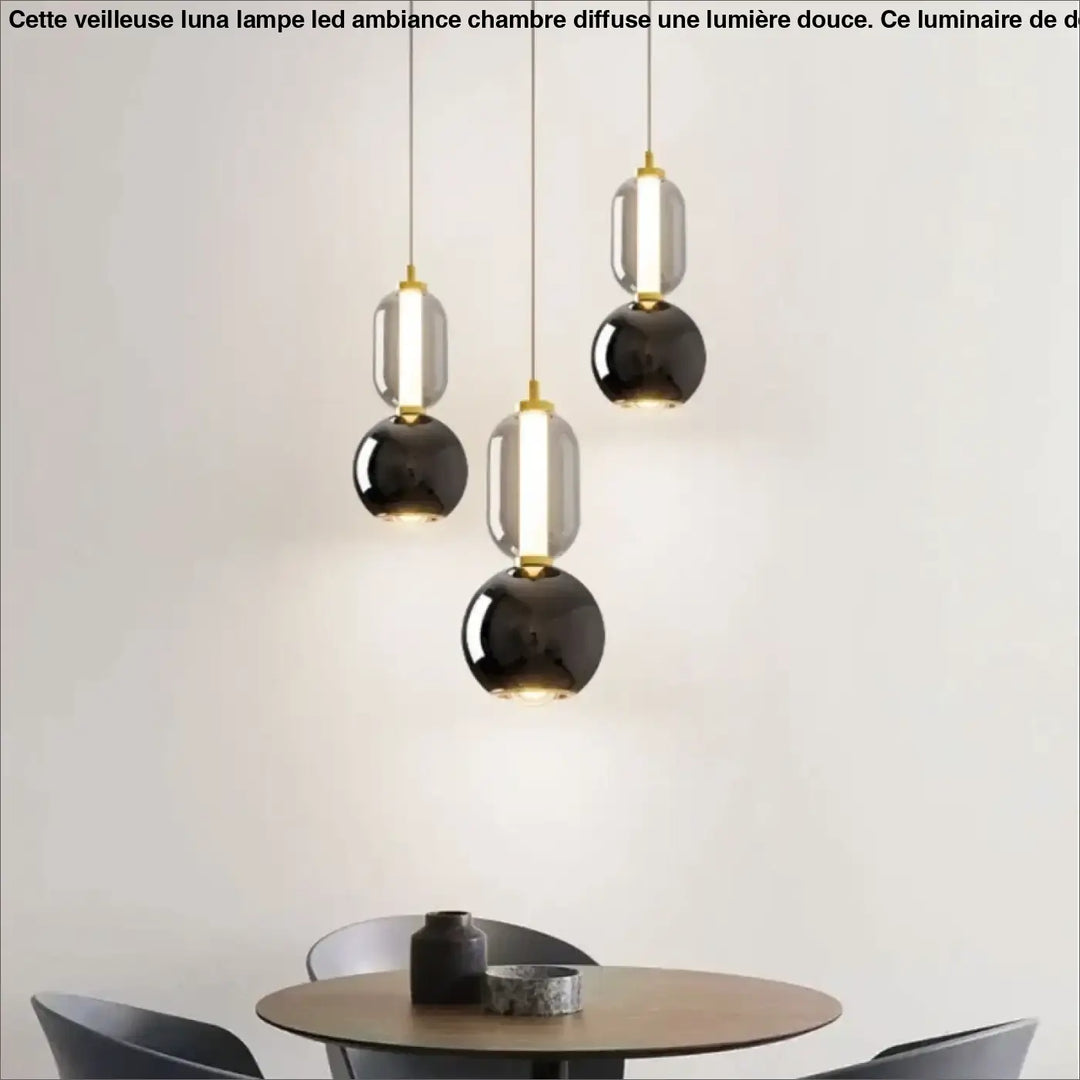 Suspension design en verre opalin et globe blanc moderne