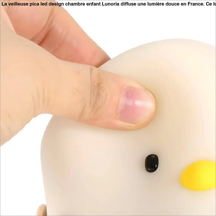 Veilleuse pica led design chambre d’enfant en silicone douce couleur ivoire avec œil noir et bec jaune