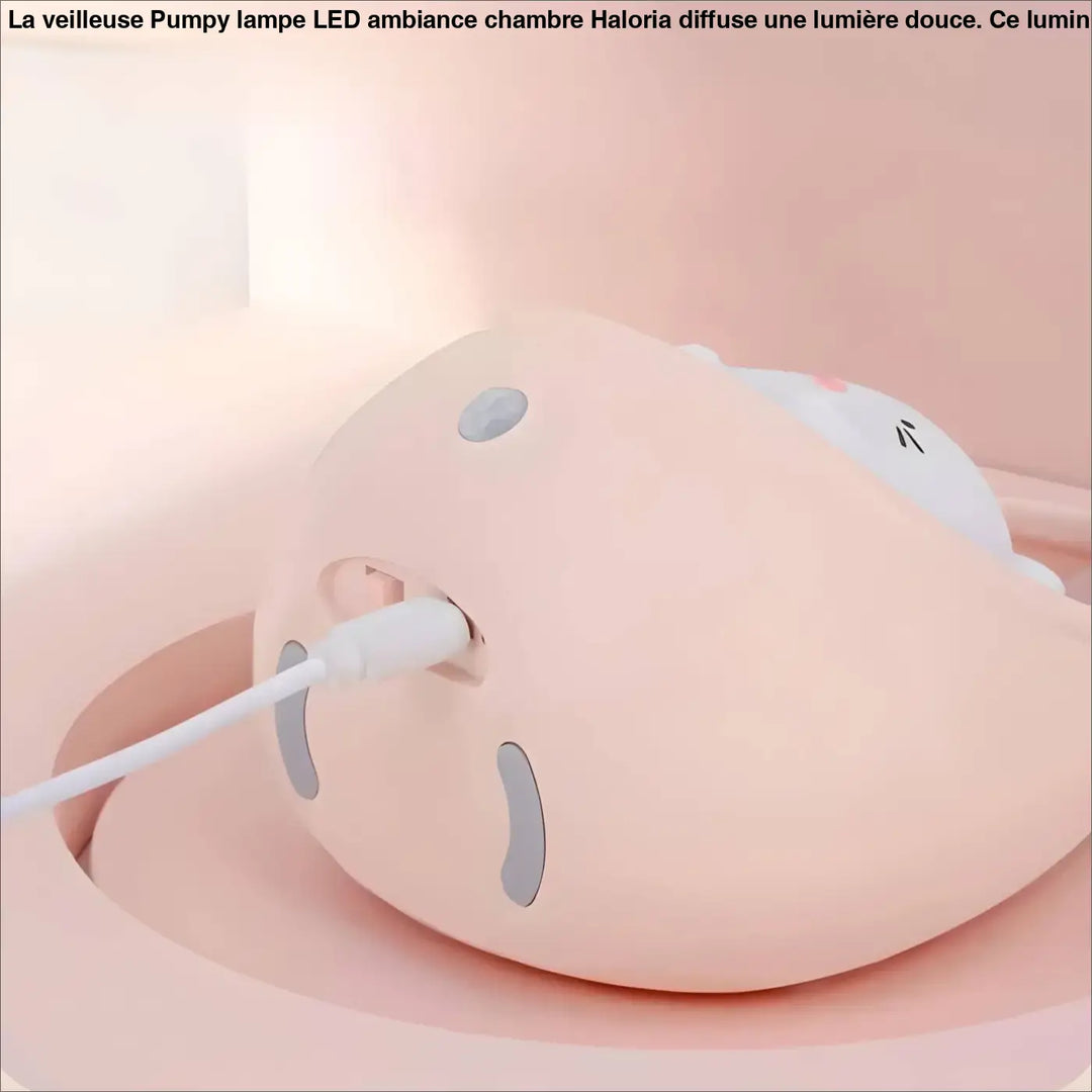 Veilleuse pumpy lampe led ambiance chambre en silicone rose avec accents gris et câble de charge blanc plugé