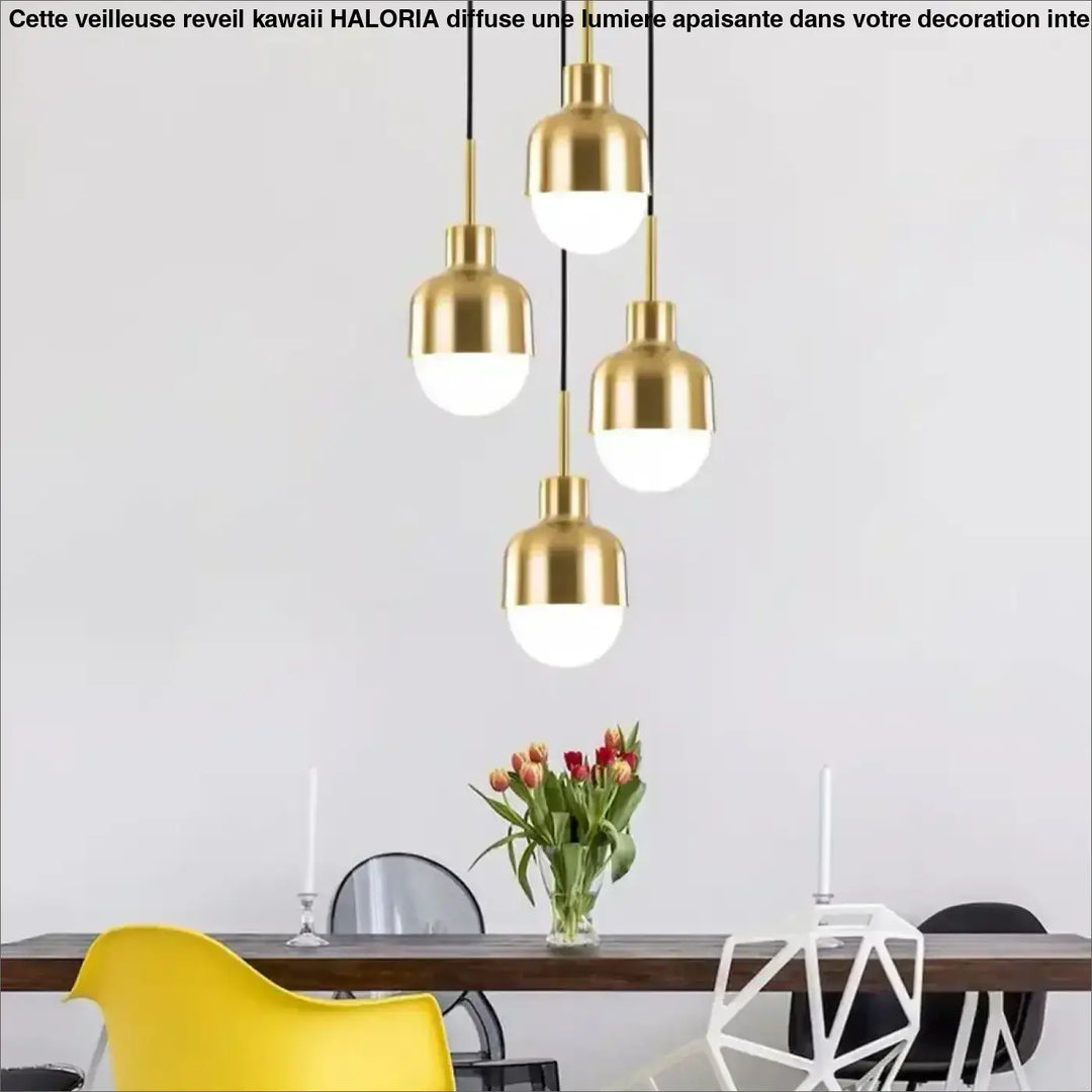 Suspension luminaire nova dorée avec abat-jours en verre dépoli pour un espace repas minimaliste plus agréable